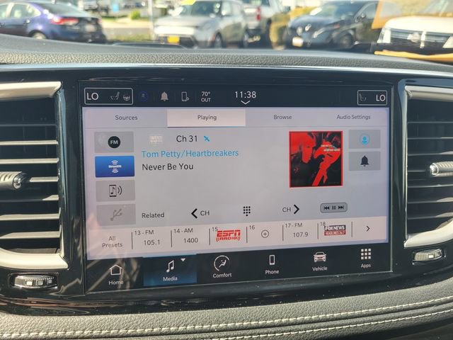 Used 2023 Chrysler Pacifica Touring-L image 23