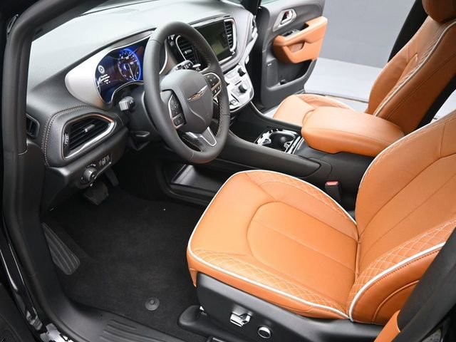 New 2026 Chrysler Pacifica Pinnacle image 9