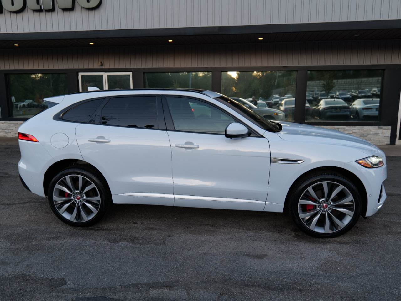 Used 2019 Jaguar F-PACE S image 4