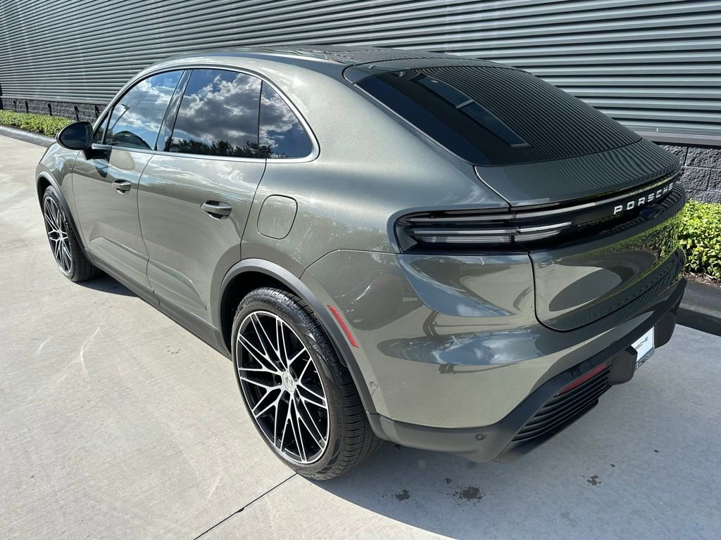 Used 2025 Porsche Macan 4 Electric image 3