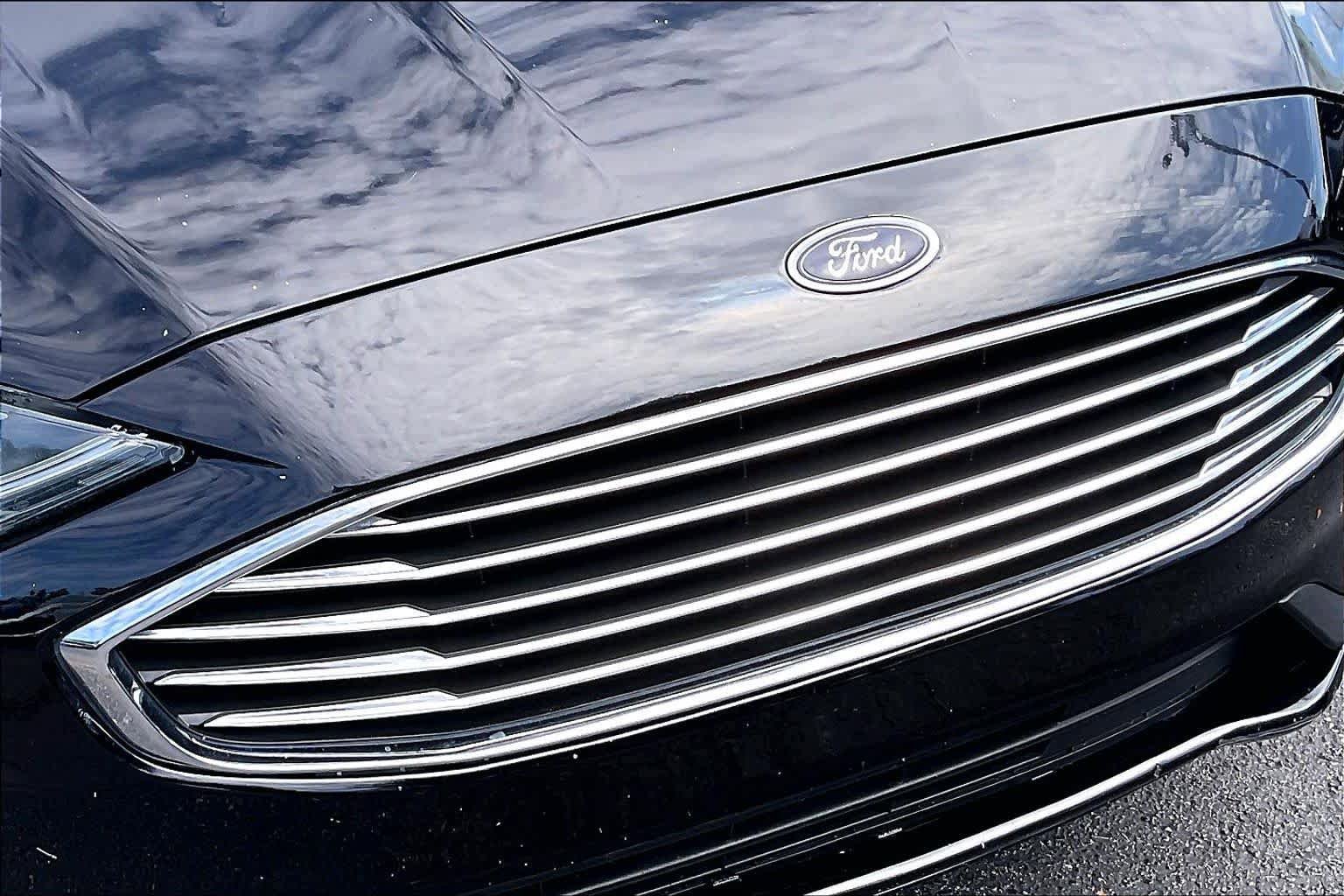 Used 2020 Ford Fusion SE FWD image 29