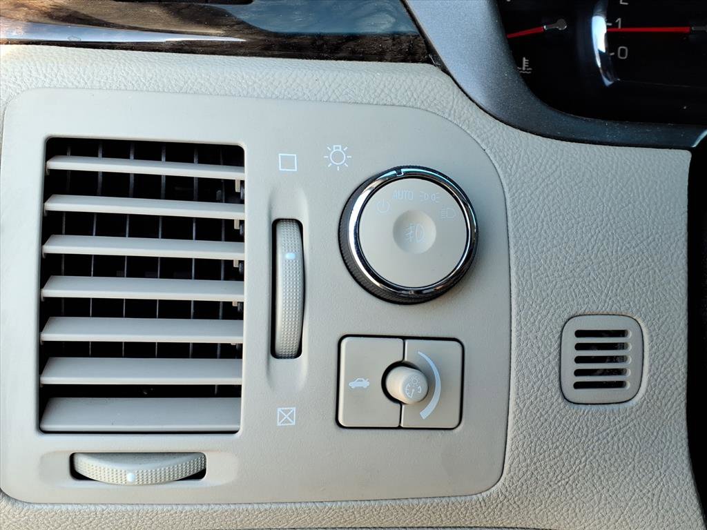 Used 2010 Cadillac DTS Luxury image 8