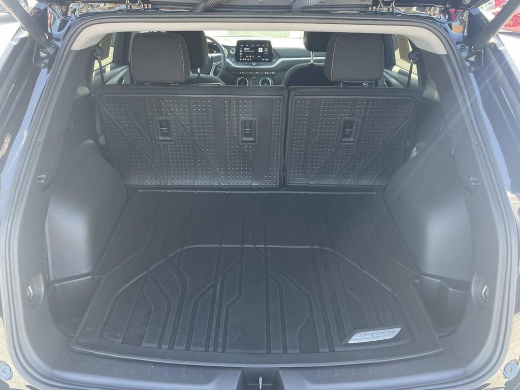 Used 2025 Chevrolet Blazer LT w/ Convenience Package FWD image 11