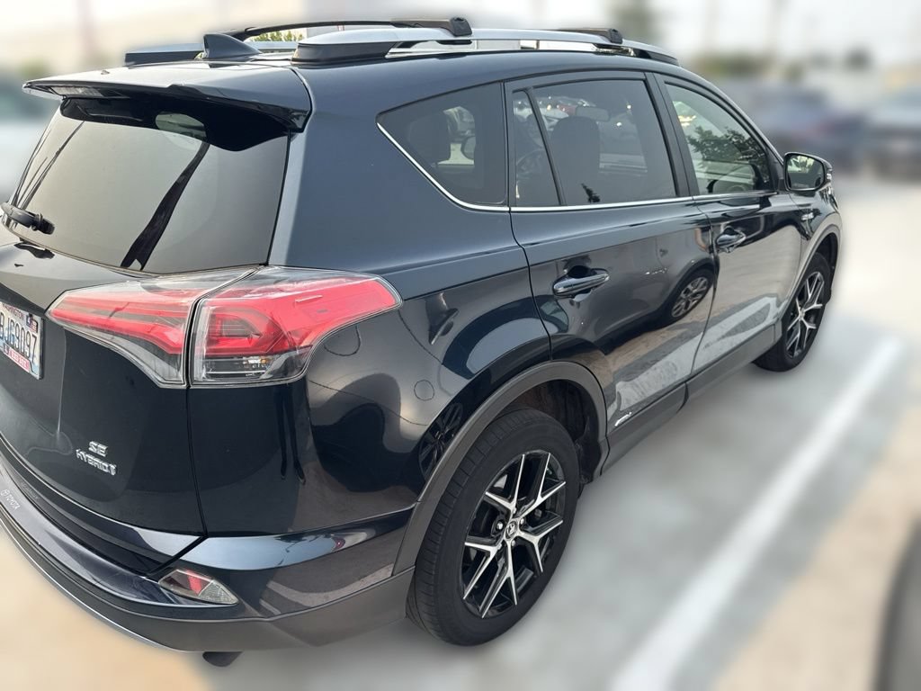Used 2018 Toyota RAV4 SE AWD/4WD image 10