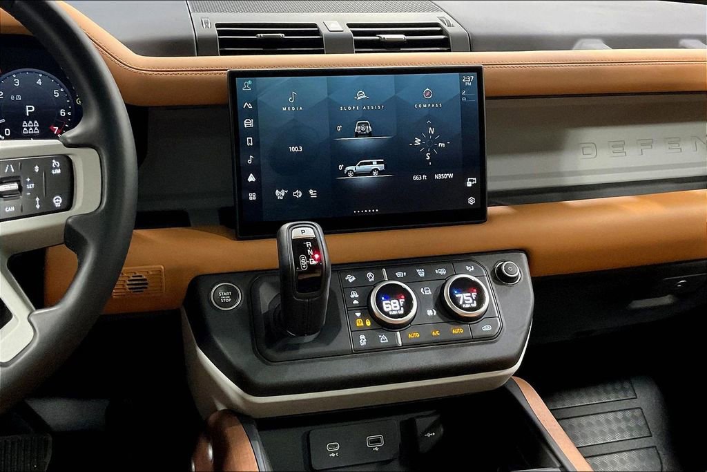 Used 2024 Land Rover Defender 130 S image 9
