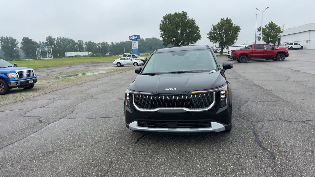 New 2025 Kia Carnival image 3