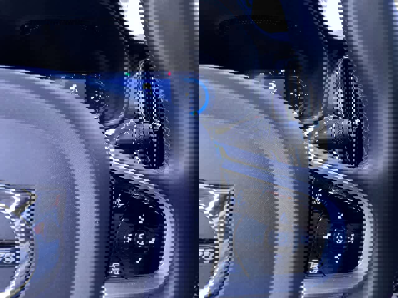 Used 2025 Volvo V60 B5 Cross Country Plus image 21