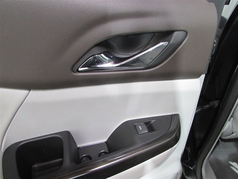 Used 2023 GMC Acadia SLT image 49
