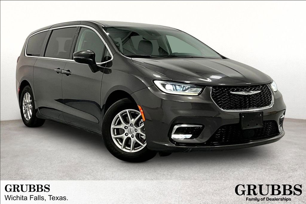 Used 2023 Chrysler Pacifica Touring-L