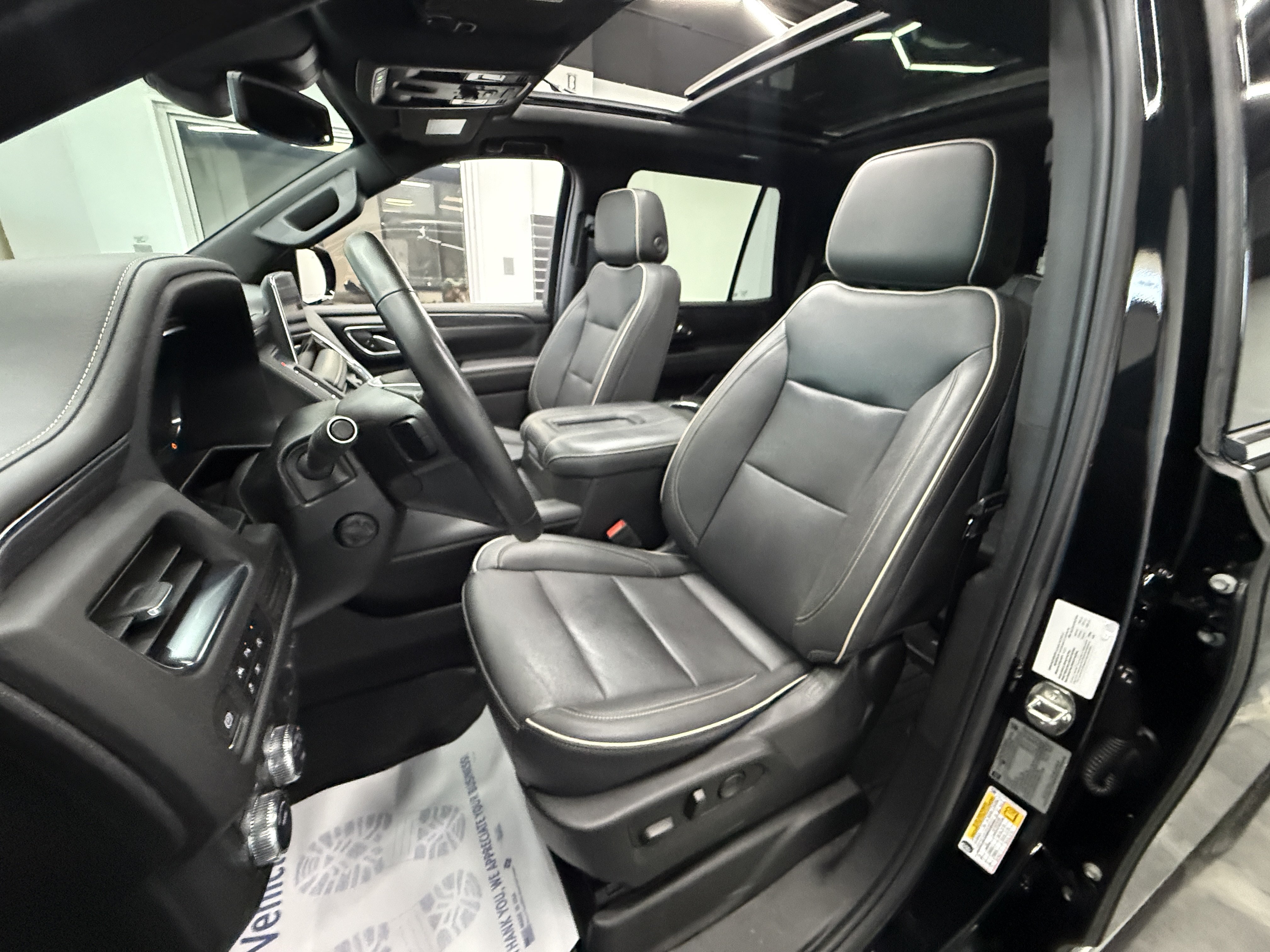 Used 2023 GMC Yukon SLT w/ SLT Premium Package AWD/4WD image 12