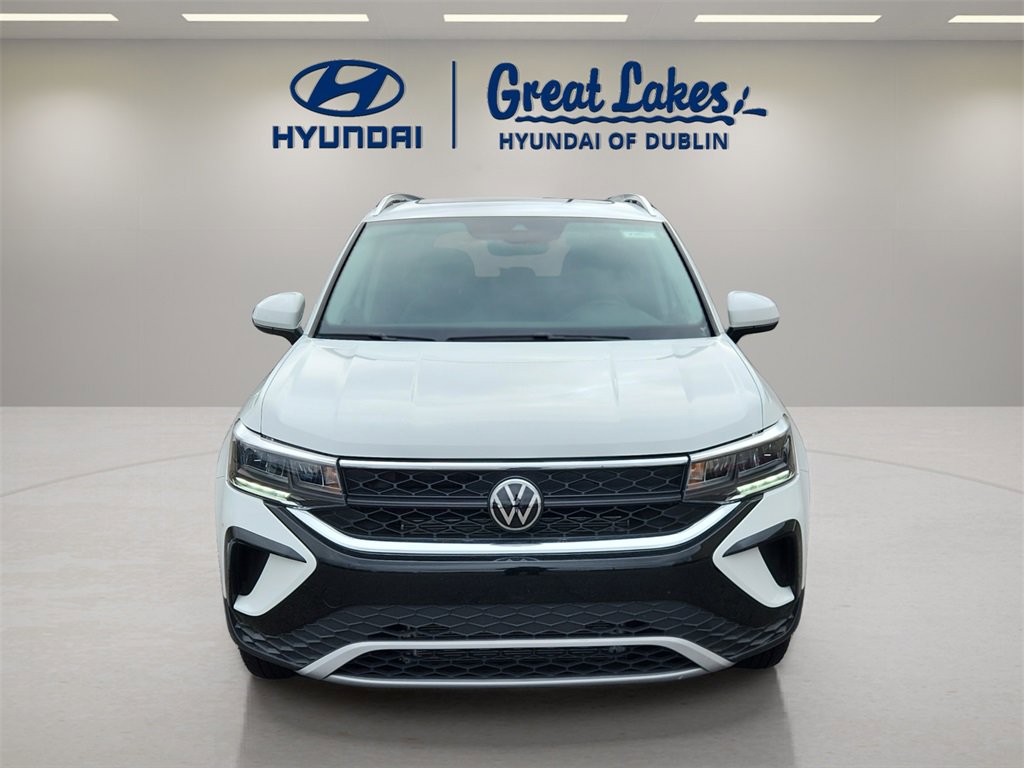 Used 2024 Volkswagen Taos SE w/ Panoramic Sunroof Package image 8