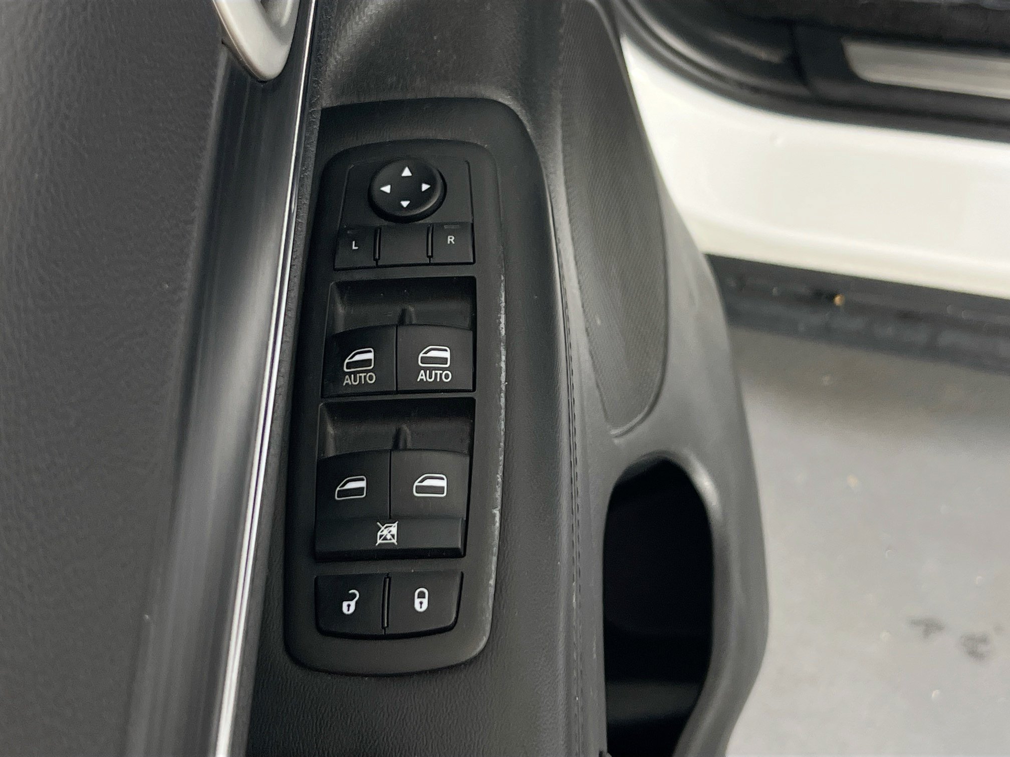 Used 2022 Jeep Grand Cherokee Limited AWD/4WD image 18