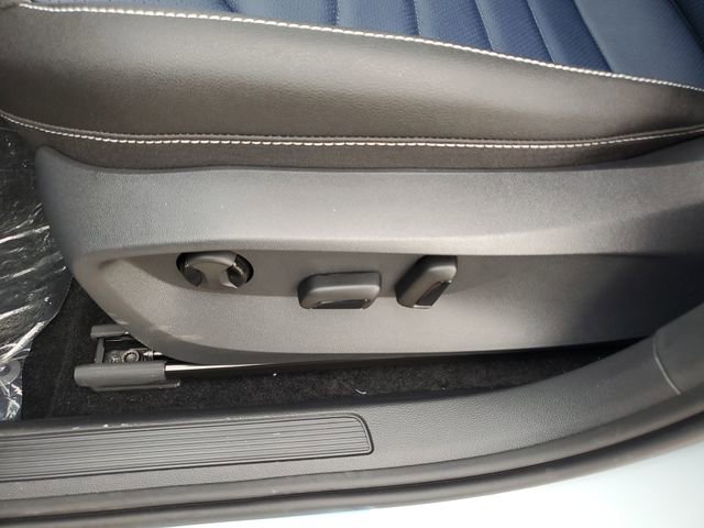 New 2026 Volkswagen Taos SEL image 18