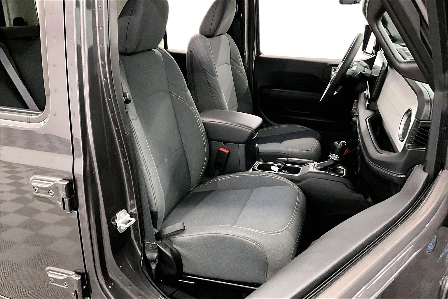 Used 2025 Jeep Wrangler Unlimited Sahara w/ Safety Group AWD/4WD image 8