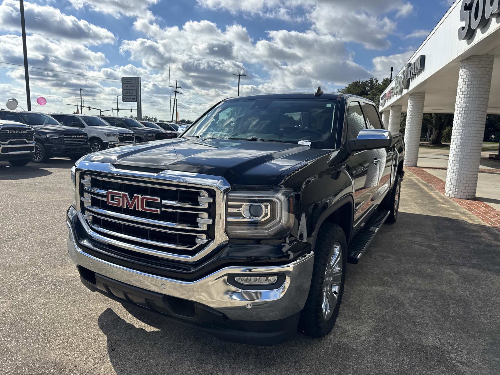 Used 2018 GMC Sierra 1500 SLT w/ Enhanced Driver Alert Package image 3