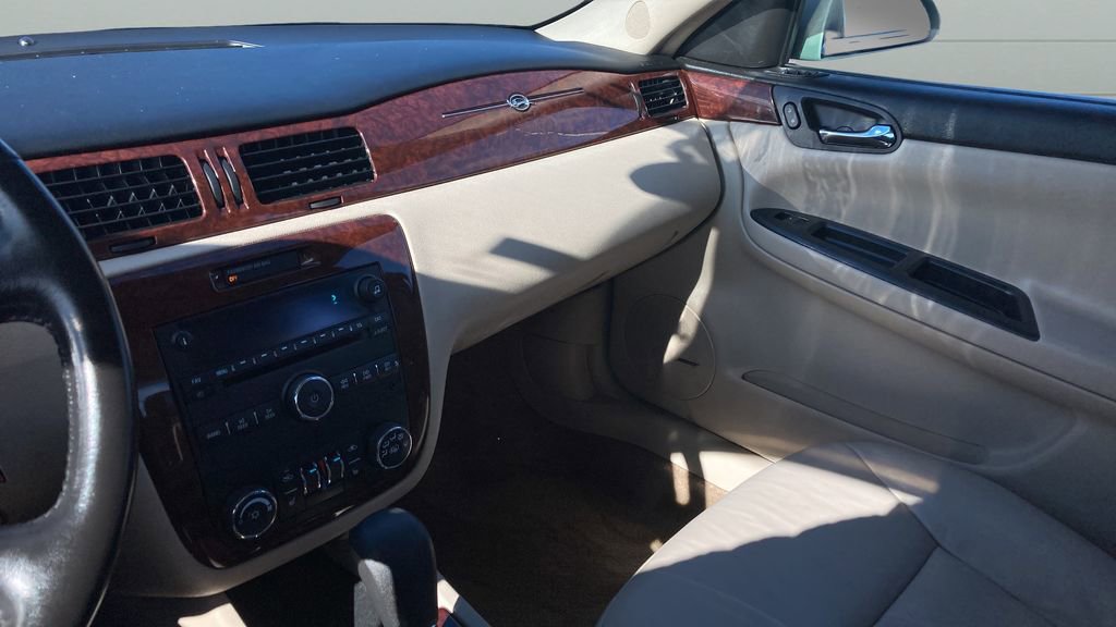 Used 2011 Chevrolet Impala LT w/ Luxury Edition Package image 21
