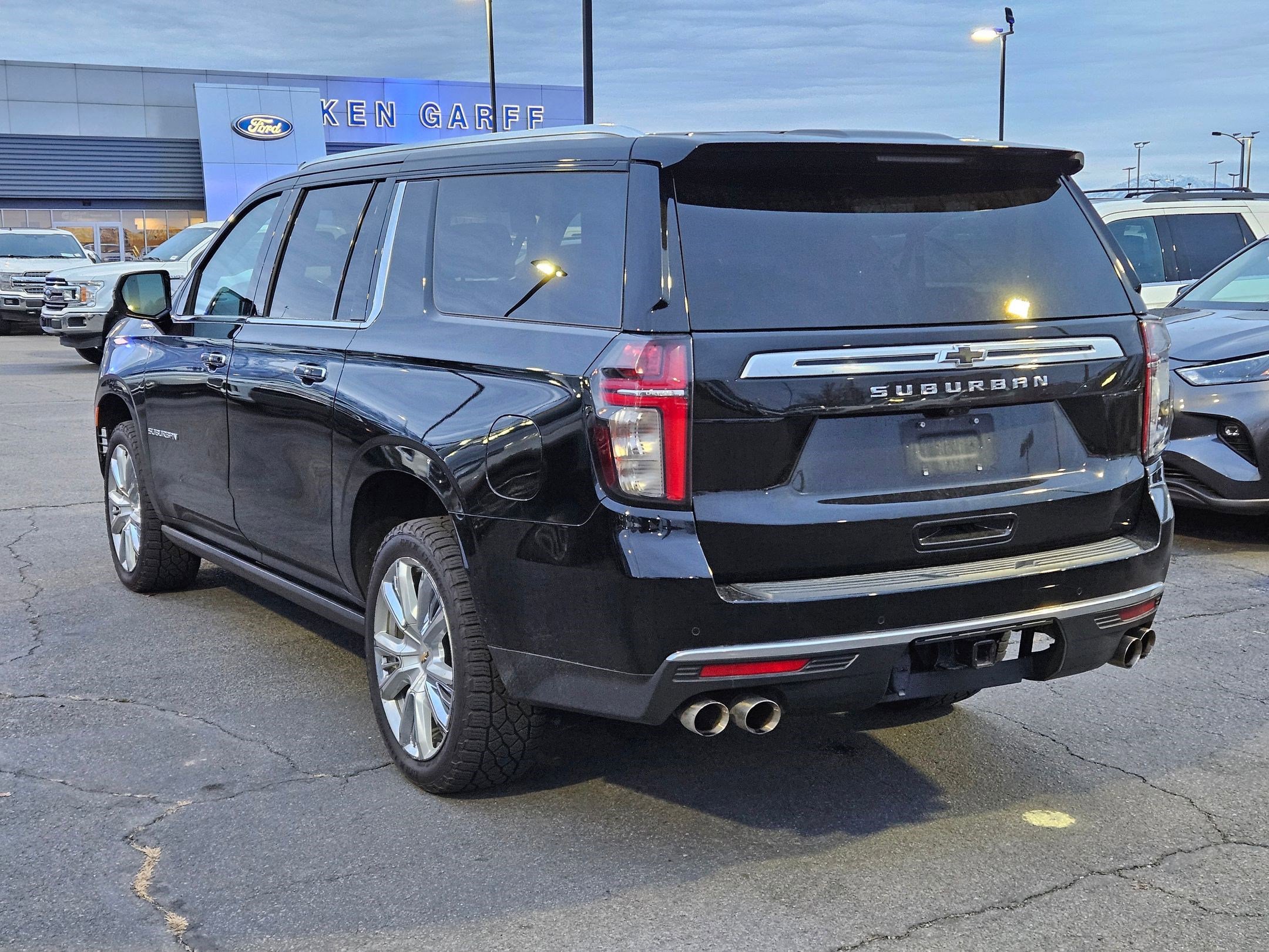 Used 2021 Chevrolet Suburban High Country w/ Premium Package image 8