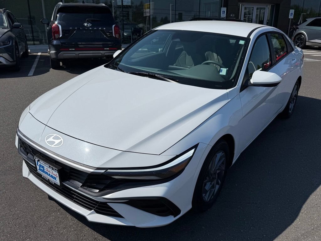 Certified 2025 Hyundai Elantra Hybrid FWD image 9