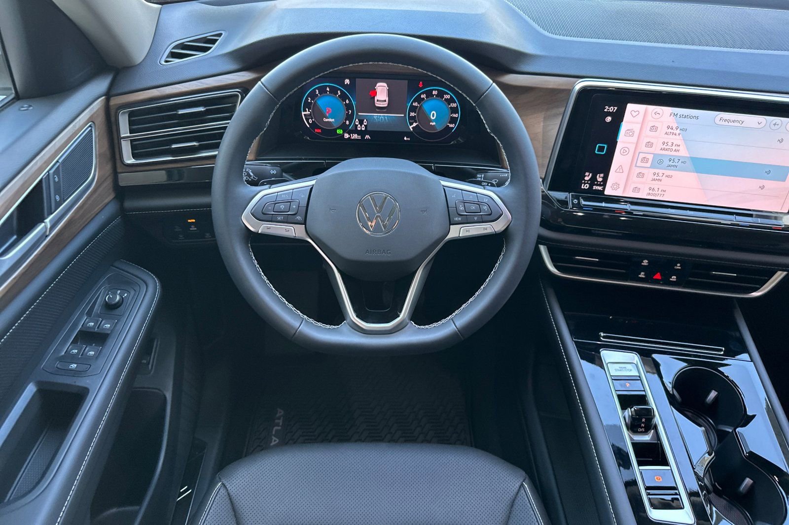 New 2026 Volkswagen Atlas SE image 13