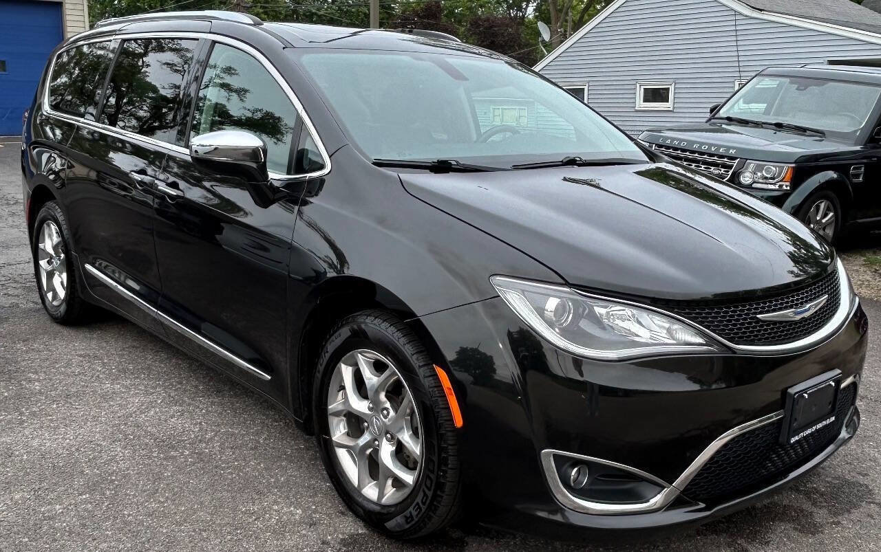 Used 2018 Chrysler Pacifica Limited FWD image 4