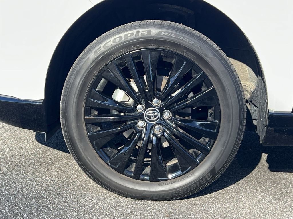 Used 2023 Toyota Venza Nightshade image 12