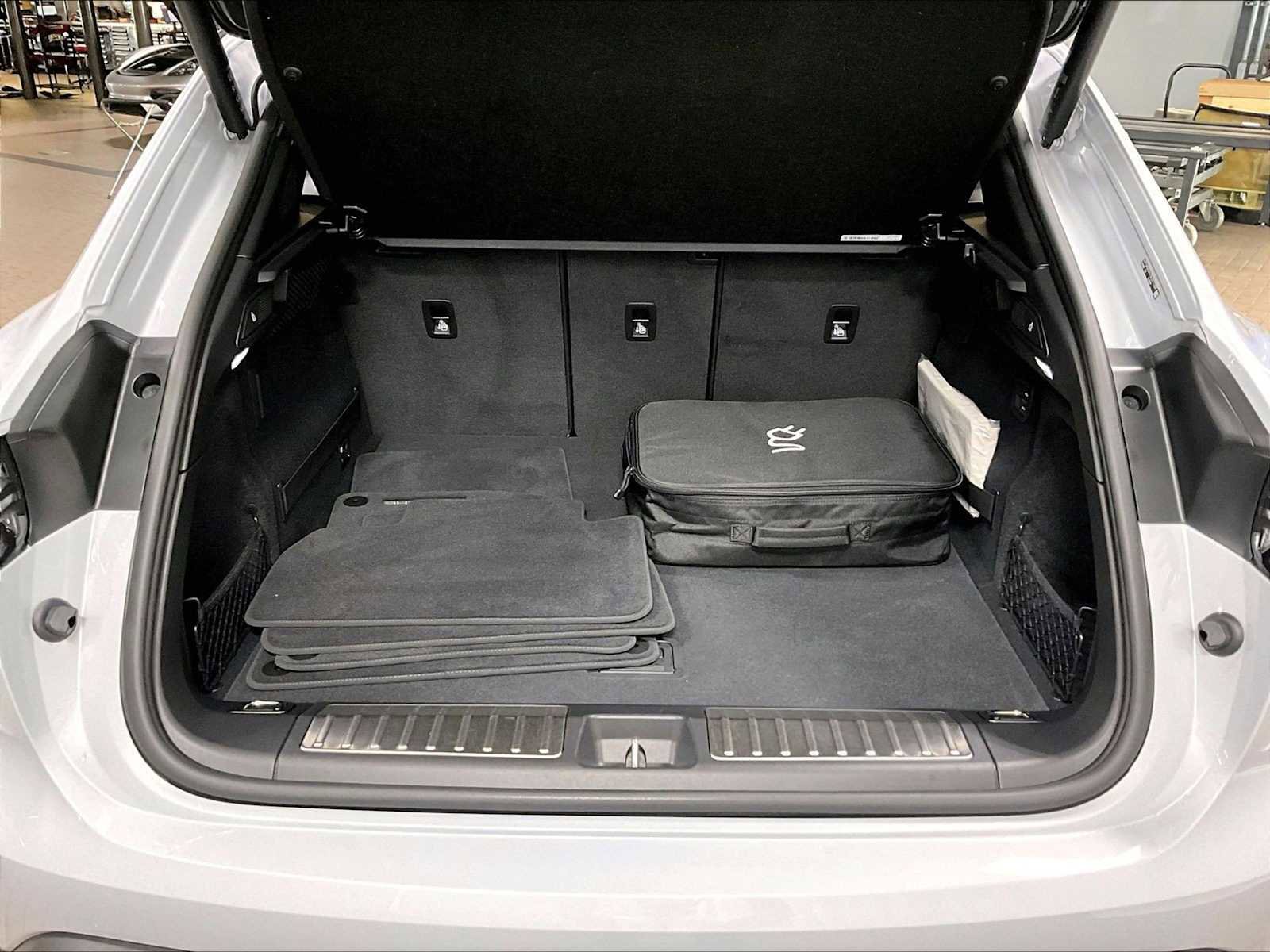 Used 2025 Porsche Macan Electric image 39