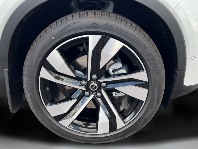 New 2026 Volvo XC40 B5 Plus w/ Climate Package AWD/4WD image 24