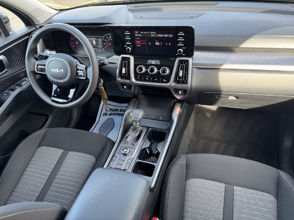 Used 2023 Kia Sorento LX FWD image 12