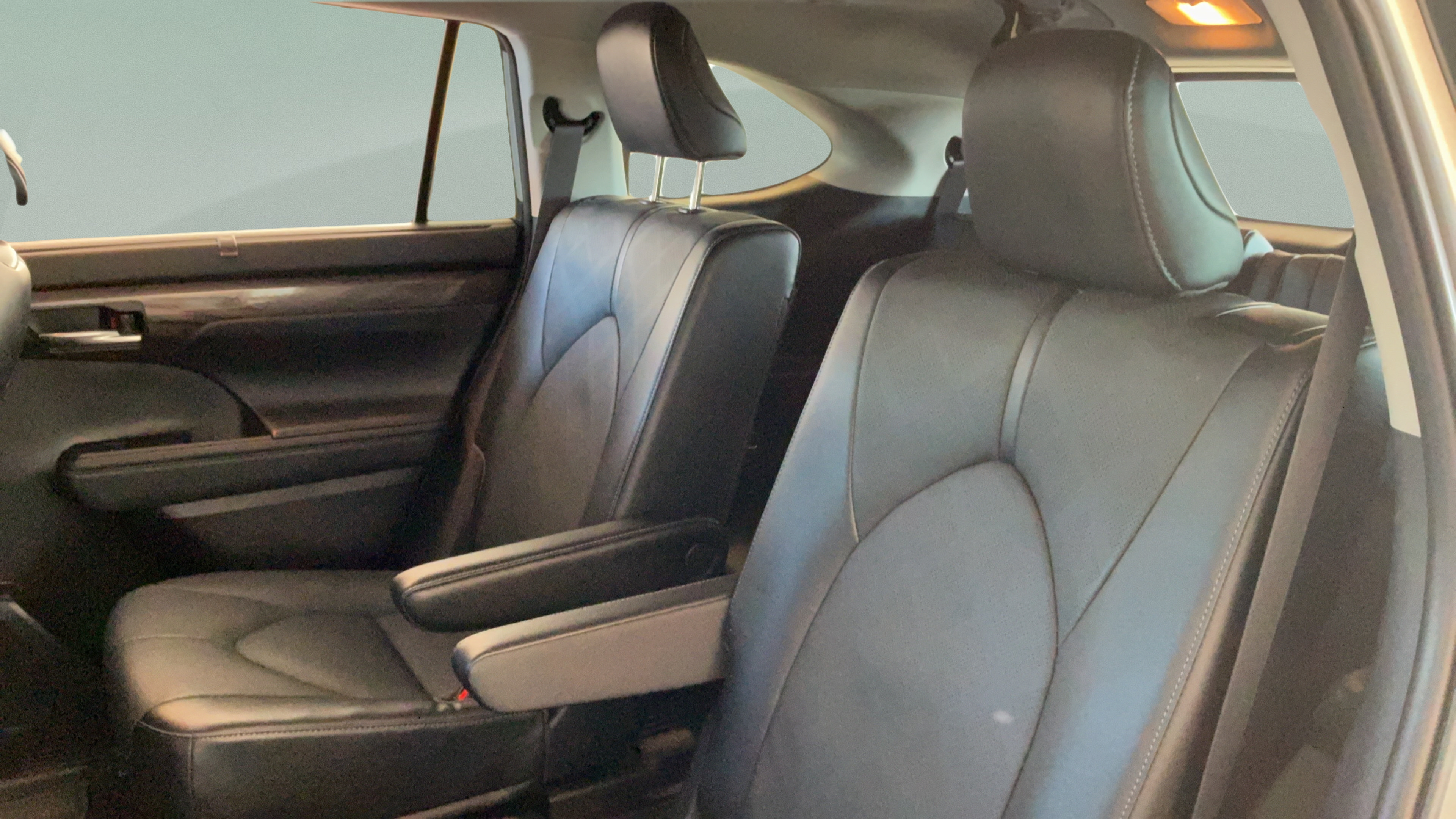 Used 2022 Toyota Highlander Platinum FWD image 26