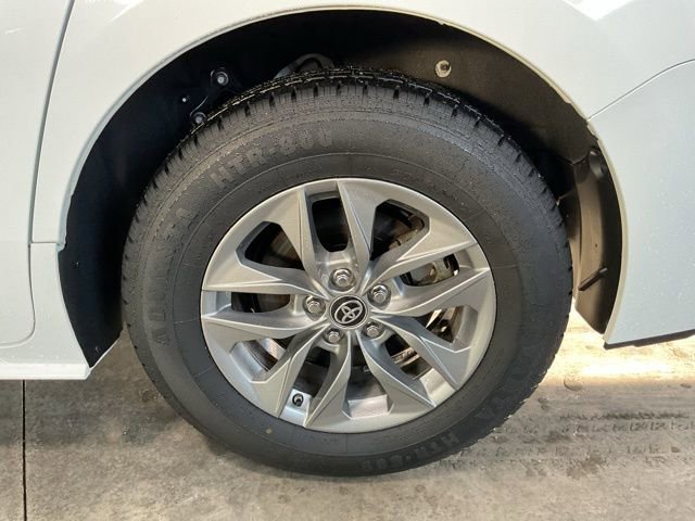 Used 2024 Toyota Sienna LE image 7