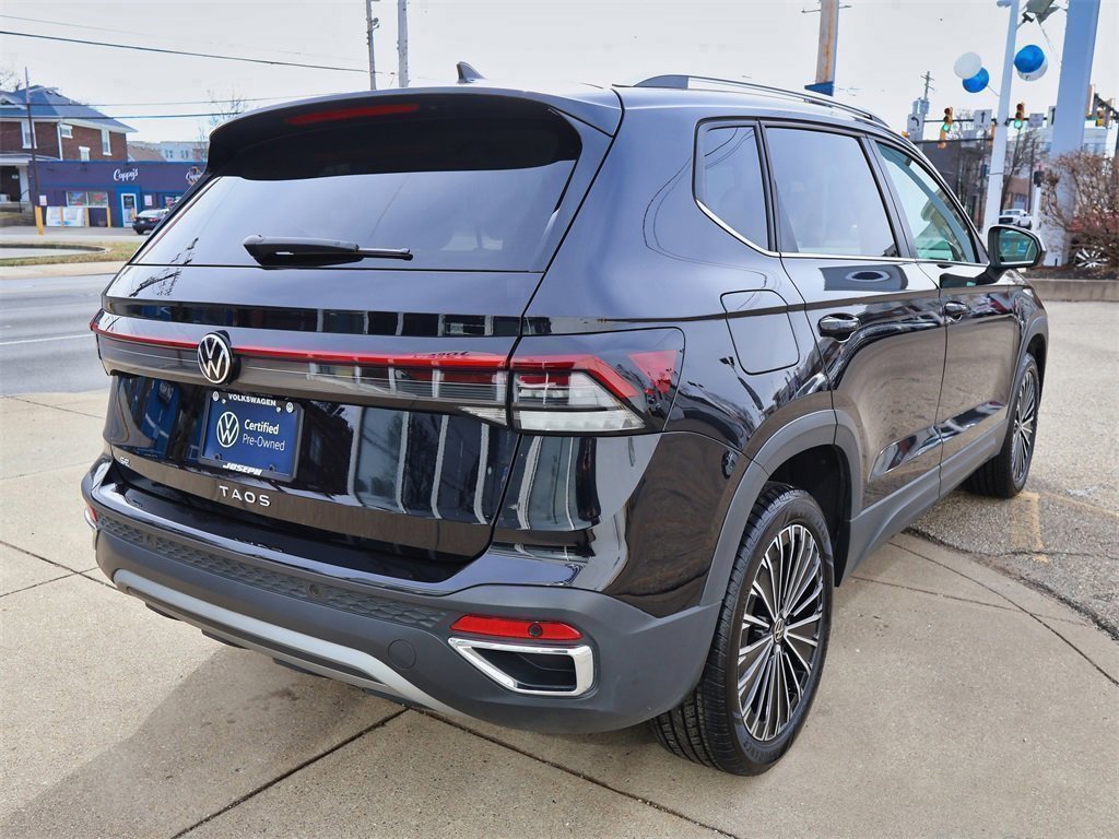 Certified 2025 Volkswagen Taos SE image 5