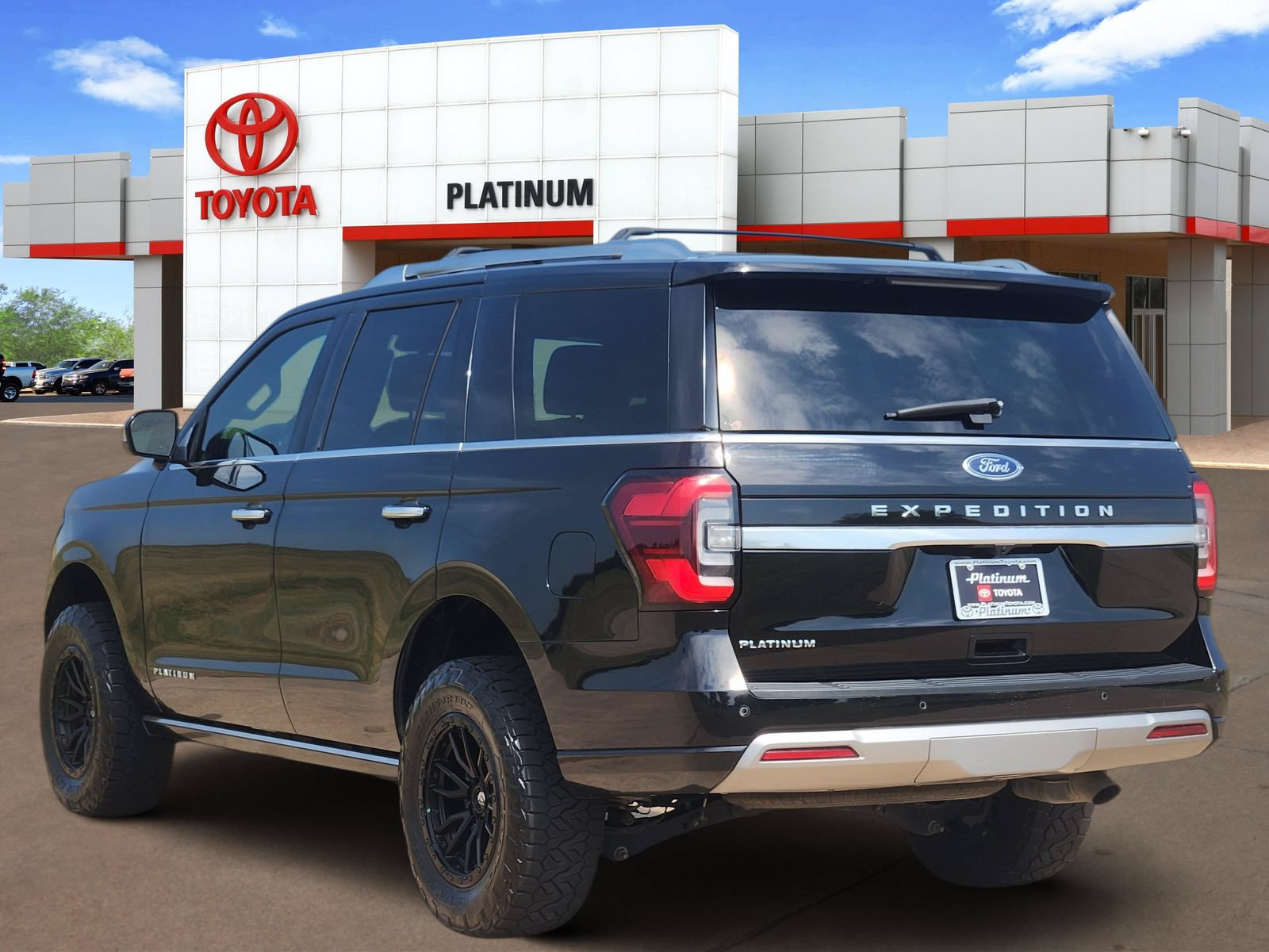 Used 2023 Ford Expedition Platinum AWD/4WD image 5