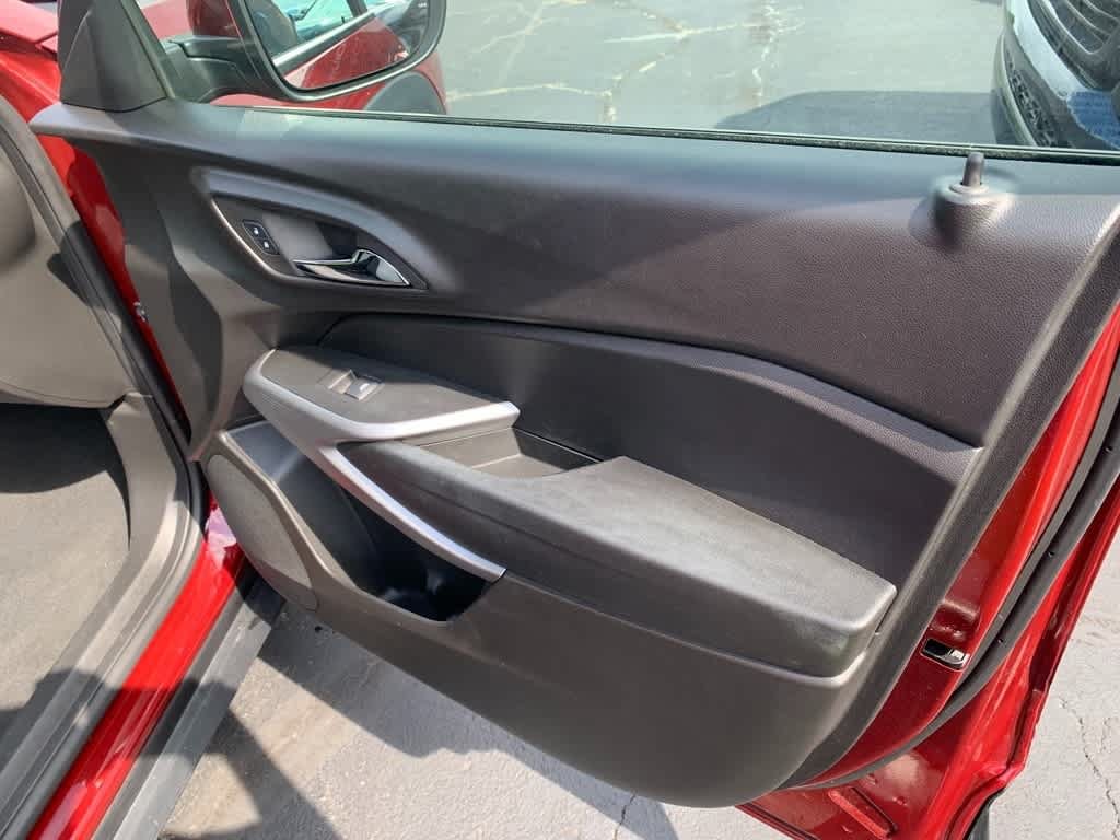 Certified 2024 Chevrolet Trax LS w/ LS Convenience Package FWD image 25