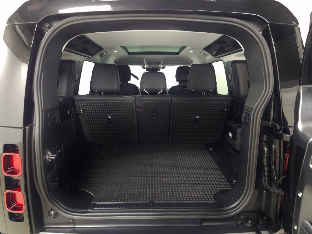 Certified 2025 Land Rover Defender 110 S AWD/4WD image 5