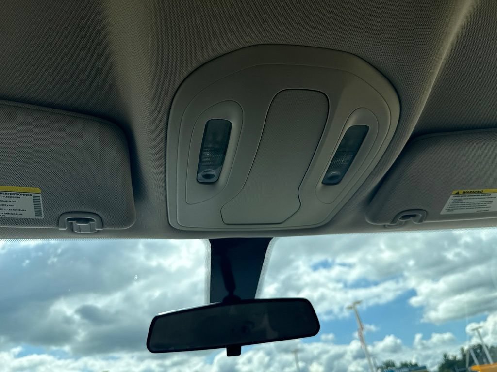 Used 2018 Chrysler Pacifica L FWD image 19