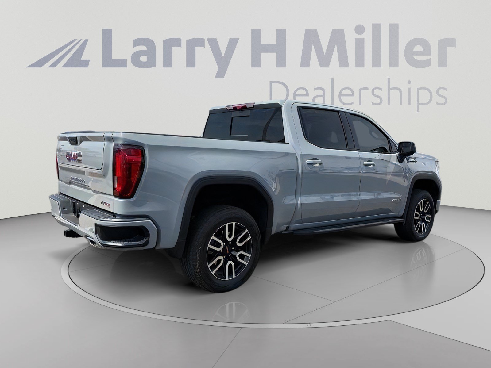Used 2025 GMC Sierra 1500 AT4 w/ AT4 Premium Package AWD/4WD image 6