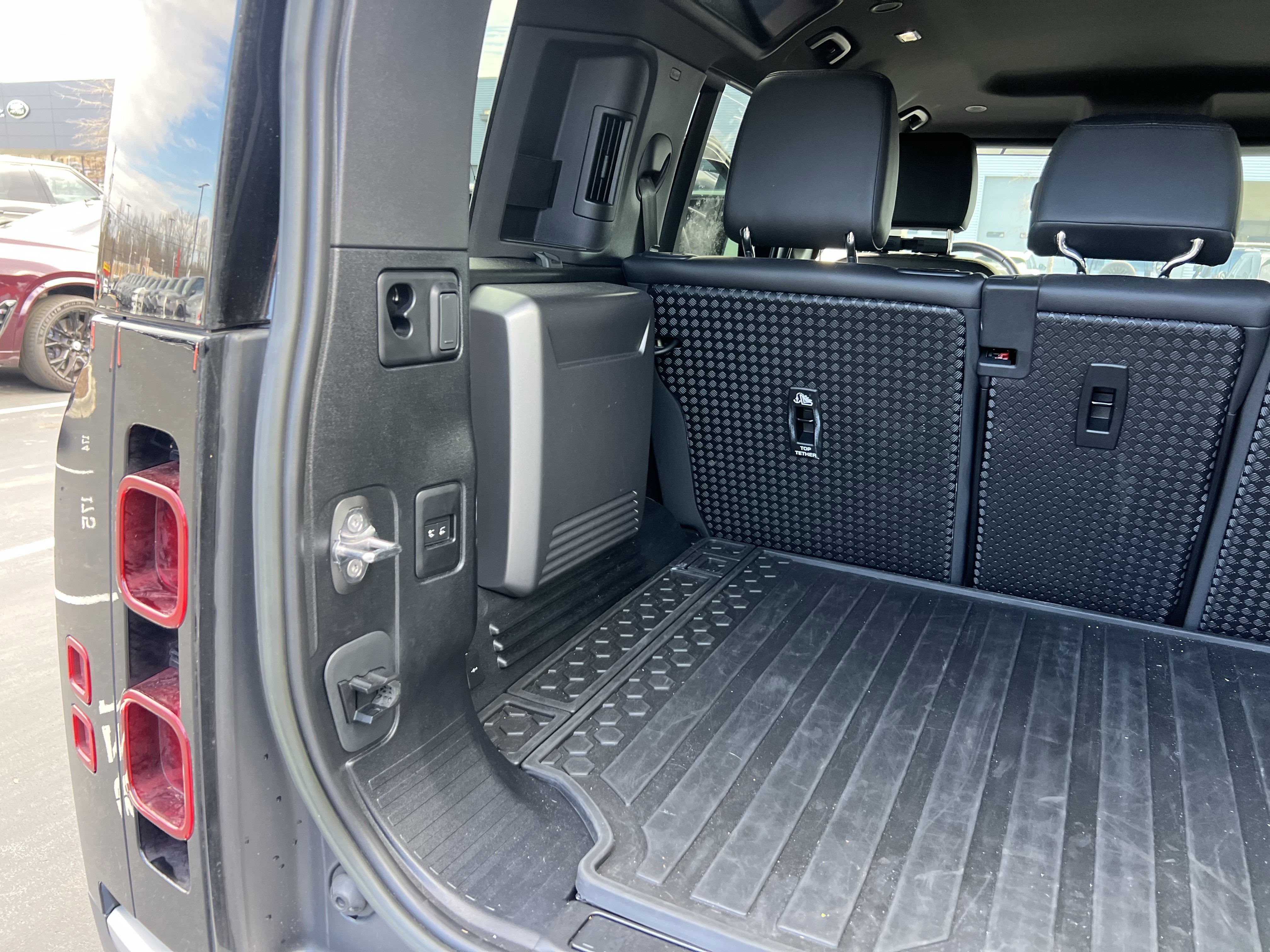 Used 2023 Land Rover Defender 110 S image 30