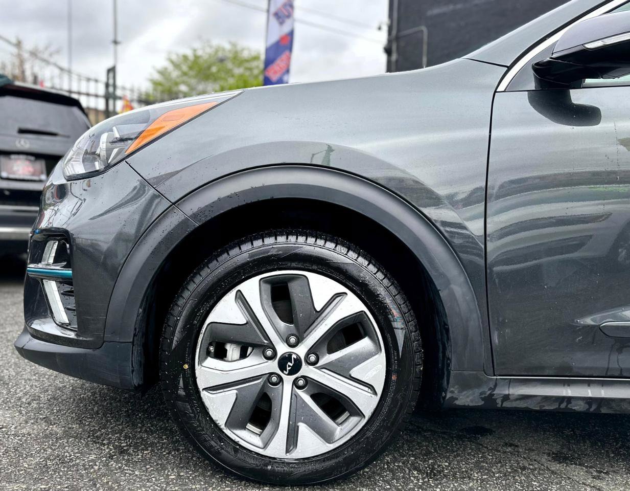 Used 2022 Kia Niro EX w/ Cold Weather Package FWD image 11