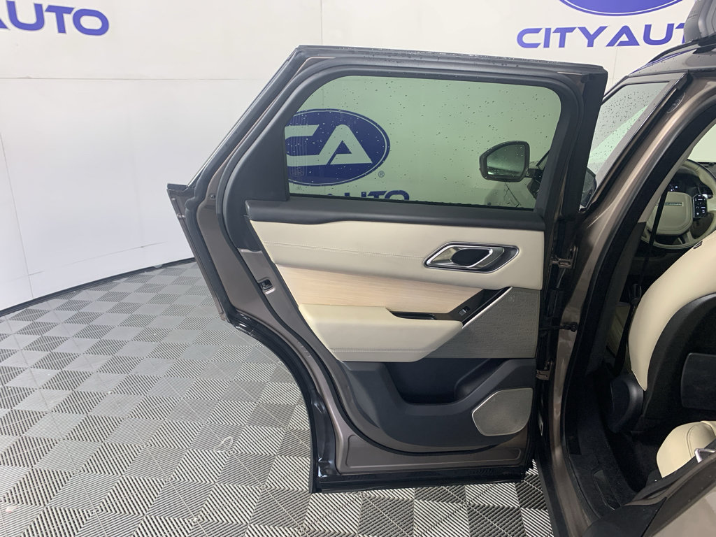 Used 2018 Land Rover Range Rover Velar R-Dynamic SE AWD/4WD image 31