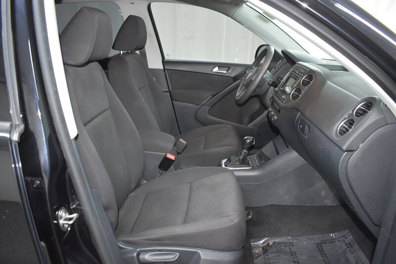 Used 2017 Volkswagen Tiguan Limited FWD image 21