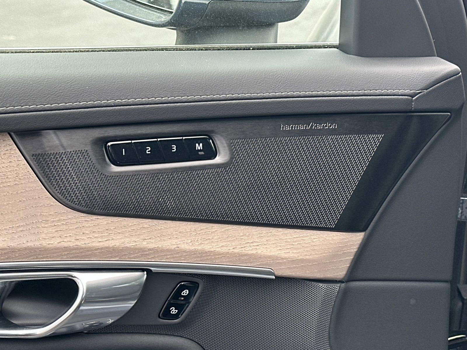 New 2026 Volvo XC90 B5 Plus AWD/4WD image 12