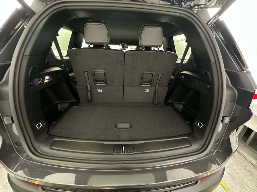 New 2025 Jeep Grand Cherokee L Laredo image 24