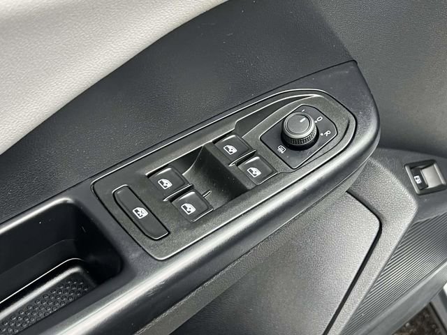 Certified 2022 Volkswagen Taos SE image 16