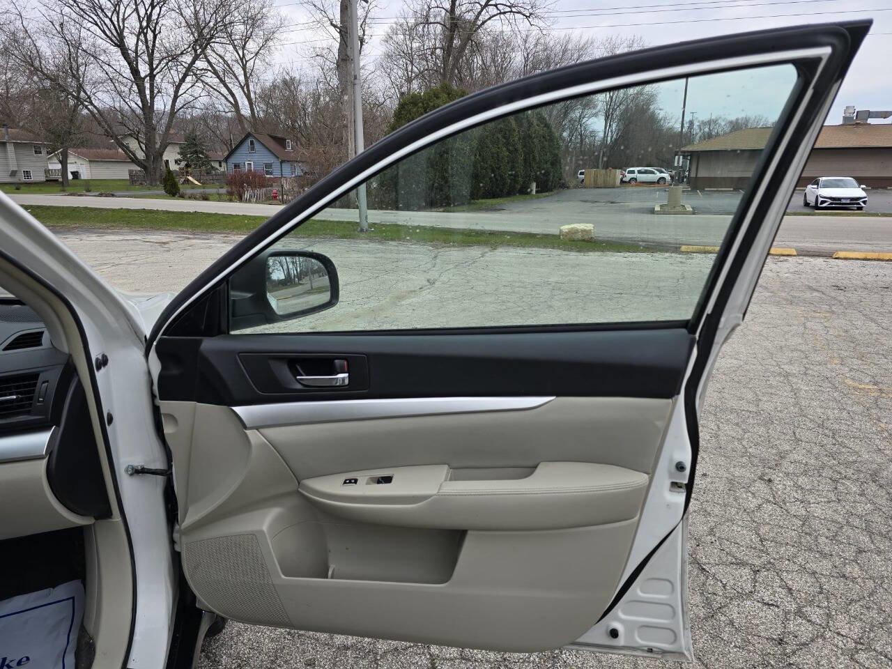 Used 2011 Subaru Outback 2.5i AWD/4WD image 14