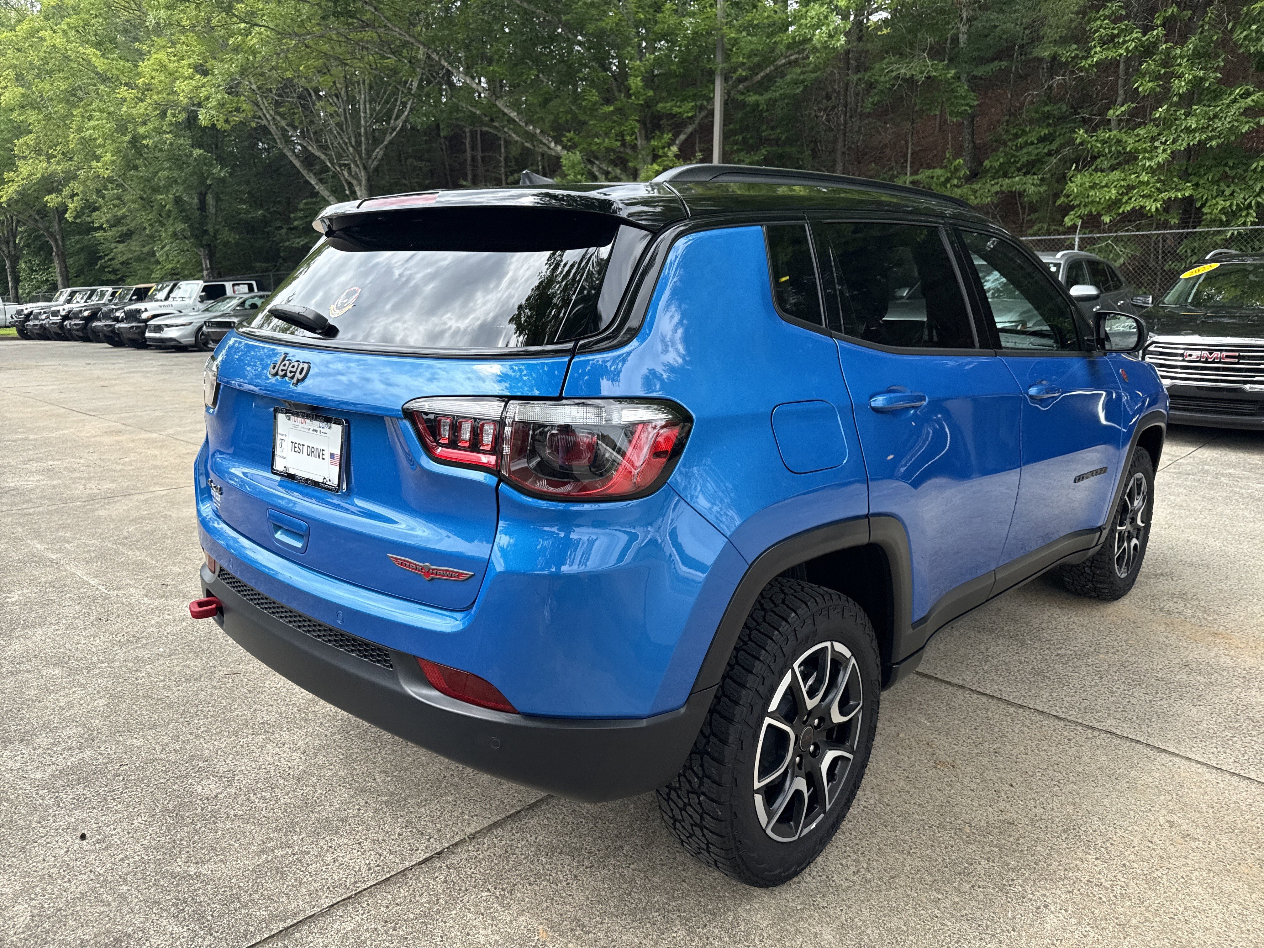 Used 2025 Jeep Compass Trailhawk AWD/4WD image 7