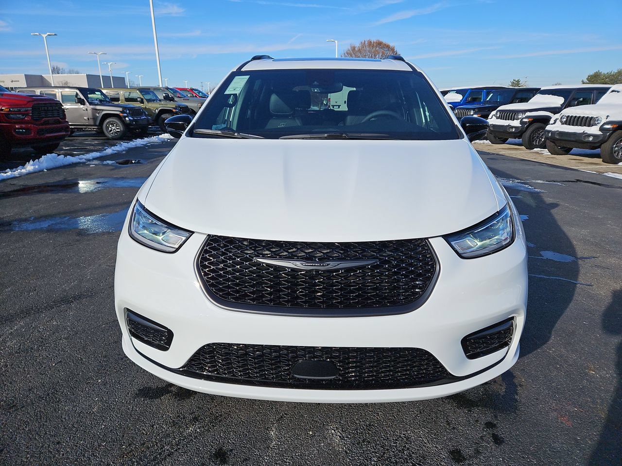 New 2026 Chrysler Pacifica Select AWD/4WD image 2