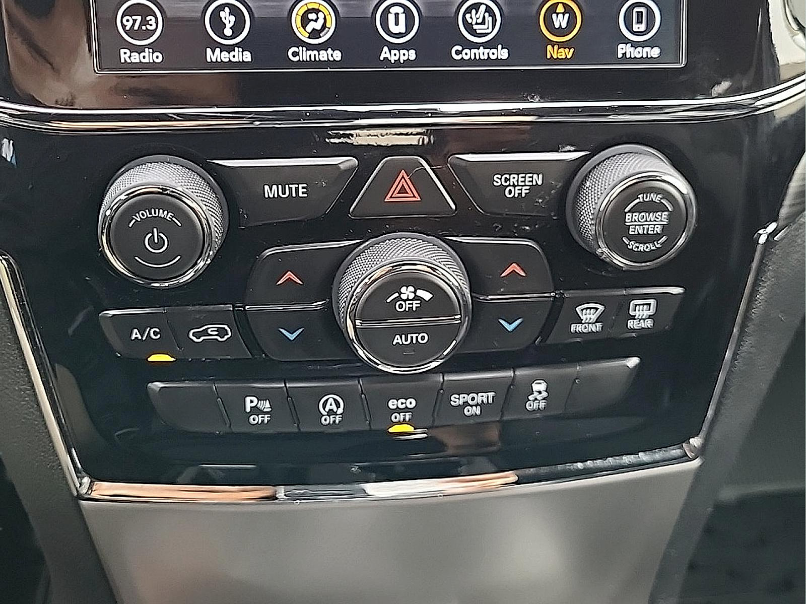 Used 2019 Jeep Grand Cherokee Altitude AWD/4WD image 26