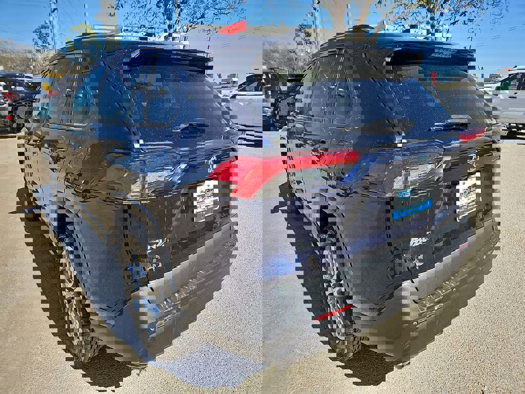 Used 2021 Toyota RAV4 XLE Premium image 5