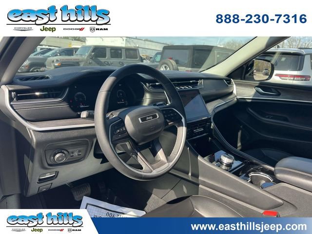 Used 2023 Jeep Grand Cherokee Limited w/ Black Appearance Package image 24