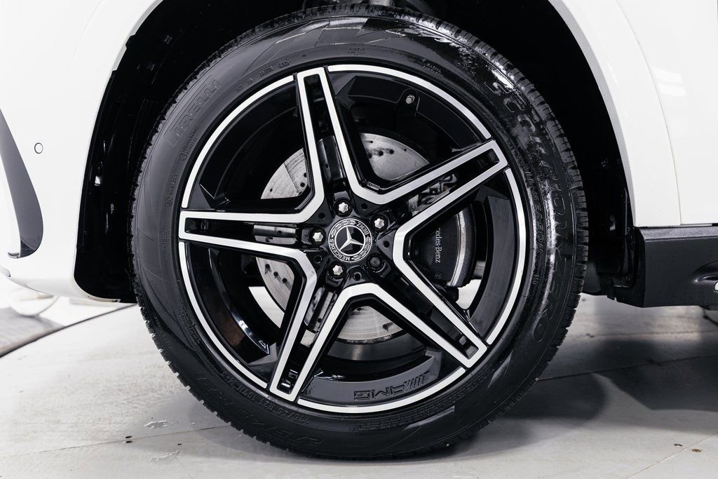 Certified 2026 Mercedes-Benz GLS 450 4MATIC image 40